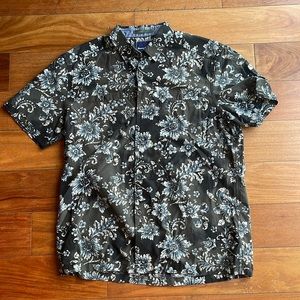 Tommy Bahama mens short sleeve button down floral pattern camp shirt